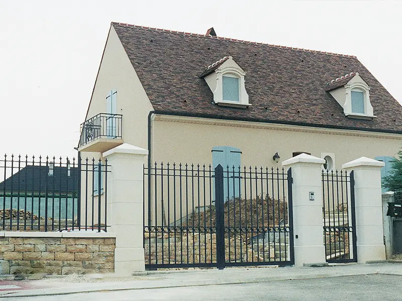 portail en aluminium battant noir Prefalu